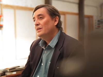 El documental de ATV "Aunque tú no lo sepas" nos acerca a la figura de Luis García Montero
