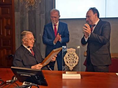  El «Aldabón de Sevilla» distingue al Dr. José Andrés Moreno Nogueira por su trayectoria en la Oncología Médica 