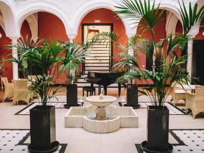 Patio del Hotel Palacio de San Fernando, en Utrera, escenario del concierto. Imagen de archivo.