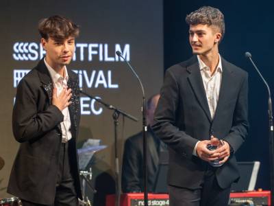 Fran Expósito y Pedro Mendoza Albert, con el premio del Sportfilm Liberec.