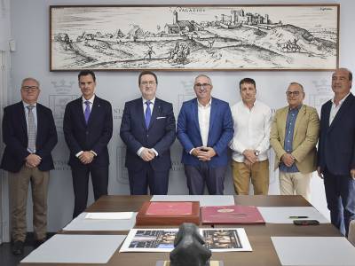 Firma del convenio entre el Ayuntamiento de Los Palacios y Villafranca y la Fundación Caja Rural de Utrera.