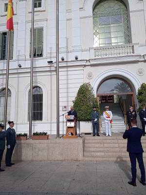 El Puerto de Santa María conmemora la Fiesta Nacional con un solemne homenaje a la bandera y a los caídos