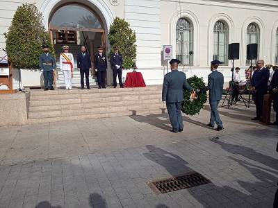 El Puerto de Santa María conmemora la Fiesta Nacional con un solemne homenaje a la bandera y a los caídos