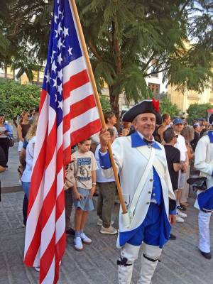 El Tercio de Olivares reivindica la Hispanidad con un solemne desfile por el centro de Sevilla
