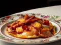 Huevos rotos con pulpo soasado y torreznos, uno de los platos de la nueva carta de La Maestría.
