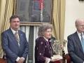 Sevilla rinde homenaje a Cristóbal Colón y distingue a la Casa de Maqueda y Astorga