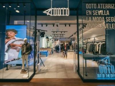 Andrés Velencoso celebra en Sevilla la inauguración de la tienda de moda OOTO